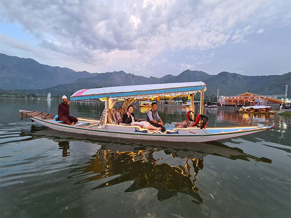 G20 delegates enjoying the Shikara boat ride in Srinagar on the first day of the third Tourism Working Group meeting. (Photo Credit - Twitter/Singapore in India)