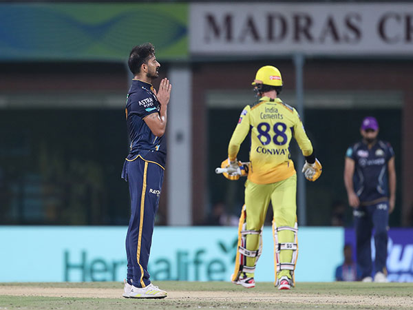 Mohit Sharma celebrates after taking wicket of Ruturaj Gaikwad (Image: IPL Twitter)