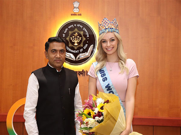 Miss World 2022 Karolina Bielawska  and Goa CM Pramod Sawant (Image source: Twitter)