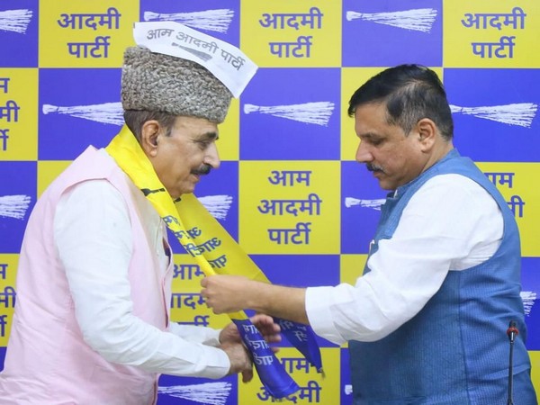 Akhand Pratap Singh with AAP leader Sanjay Singh (Photo/ANI)