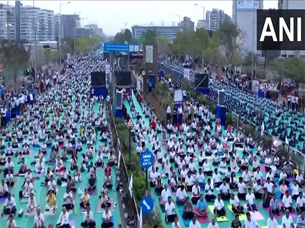 Visuals of 9th International Yoga Day at Surat, Gujarat (Photo/ANI)