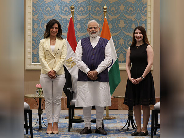 PM Modi meets Egyptian Yoga Instructors Reem Jabak and Nada Adel in Cairo. (Photo: Twitter//MEA) 