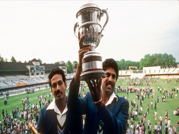 Kapil Dev with the World Cup trophy (Photo: ICC/ Twitter)