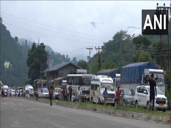 Visuals of the traffic from national highway in Mandi, Himachal Pradesh (Photo/ANI)