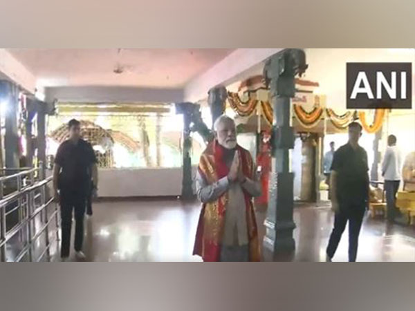 PM Modi offers prayers at Bhadrakali Temple in Warangal,Telangana (Photo/ANI)