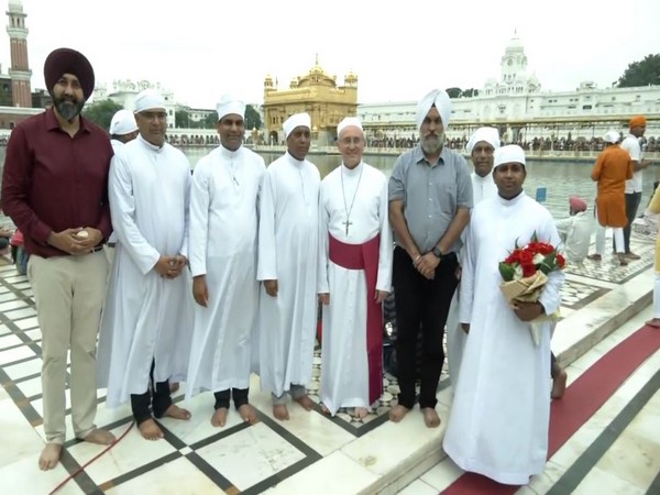 Archbishop Leopoldo Girelli poses for a photograph in front of Golden Temple. (Photo/ANI)