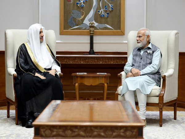 Muslim World League Secretary General Mohammad Bin Abdulkarim Al-Issa meets PM Modi. (Photo: Twitter)